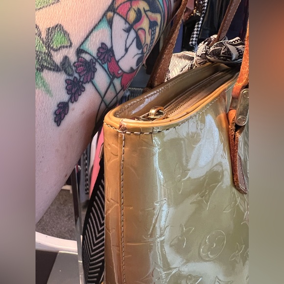 Authentic Louis Vuitton Vernis Handbag - Picture 16 of 17